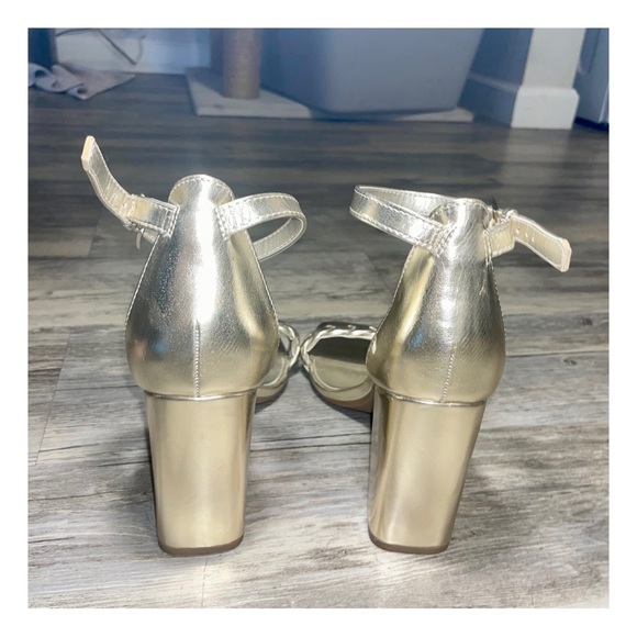 Gold heels with braided strap - Picture 5 of 8